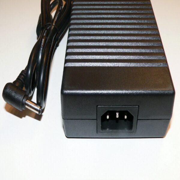 LED Netzteil 24V 6A Treiber 150W Trafo Konstantspannung